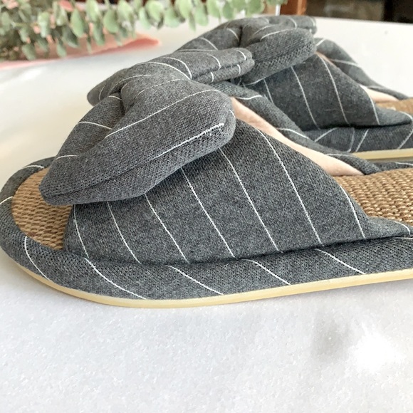 Dark Grey Stripe Bow Slide Slippers  🥿 NWOT - Picture 5 of 5